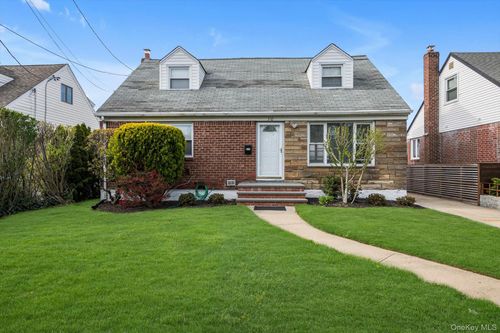 382 Old Country Road, Hempstead, NY, 11501 | Card Image