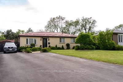 6 Flavian Cres, House other with 3 bedrooms, 2 bathrooms and 8 parking in Brampton ON | Image 1