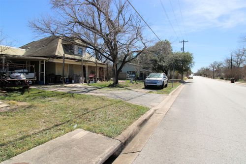 402 Trinity St, Lockhart, TX, 78644-2814 | Card Image
