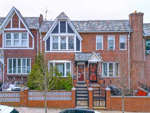 138 Wakeman Pl, Brooklyn, NY, 11220-4802 | Card Image