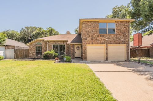 829 Brentwood Dr, Grand Prairie, TX, 75052-6488 | Card Image