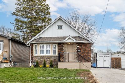 1143 Cedar St, House other with 3 bedrooms, 1 bathrooms and 3 parking in Oshawa ON | Image 2