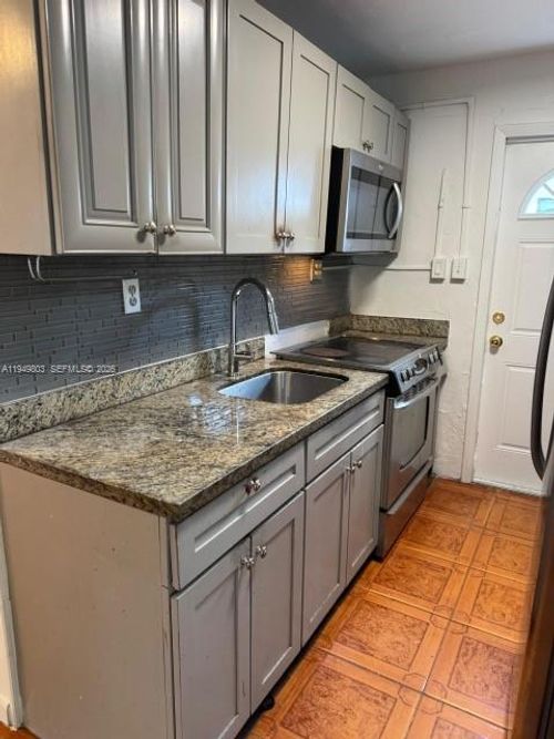 3017-3017 Nw 7th Ct, Fort Lauderdale, FL, 33311-6603 | Card Image