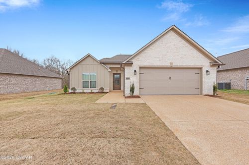 416 Fairway Blvd, Jackson, TN, 38305-8040 | Card Image