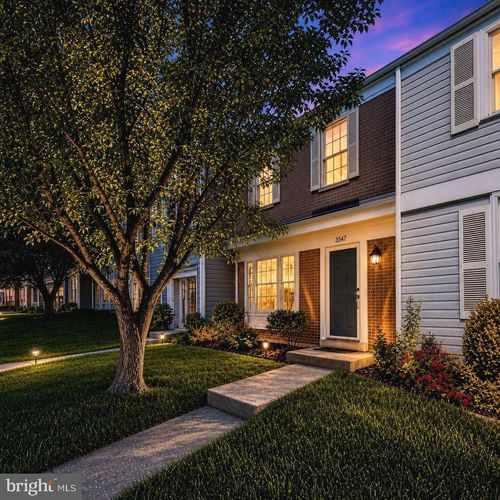 8987 Mcdowell Cmn, MANASSAS, VA, 20110-4252 | Card Image