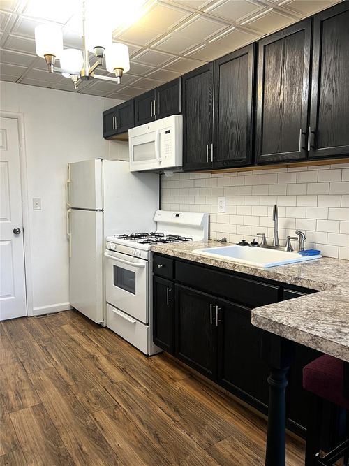 3-95 Albany St, Poughkeepsie, NY, 12601-1733 | Card Image