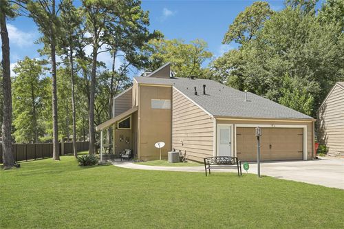 111 Springs Edge Dr, Montgomery, TX, 77356-9049 | Card Image