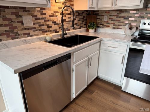 b-4151 Burningtree Rd, Liverpool, NY, 13090 | Card Image