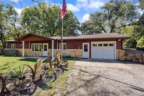 426 Halderman St, Lecompton, KS, 66050-3011 | Card Image