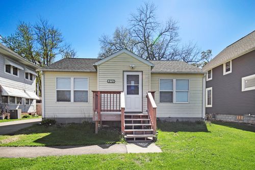 212 1st St Se, Rose Creek, MN, 55970-8824 | Card Image