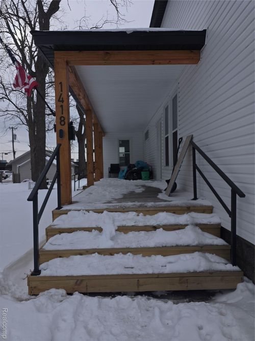 1418 Stanton St, Port Huron, MI, 48060-3688 | Card Image