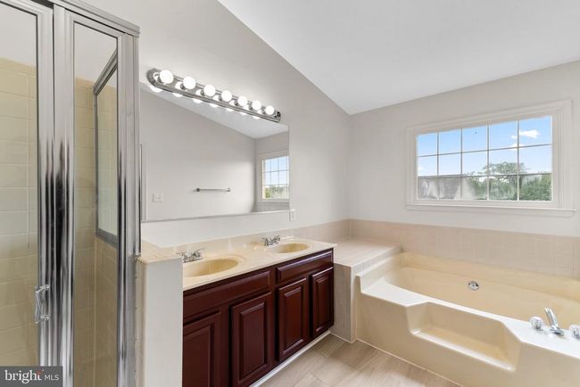 16812 Winston Ln, Townhouse with 4 bedrooms, 4 bathrooms and null parking in WOODBRIDGE VA | Image 6