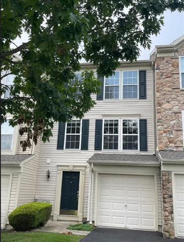 Eagle Ct, Center Valley, PA 18034
