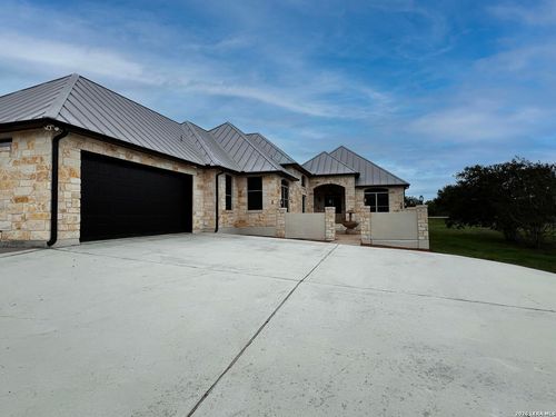6975 Pfeil Rd, Schertz, TX, 78154-6042 | Card Image