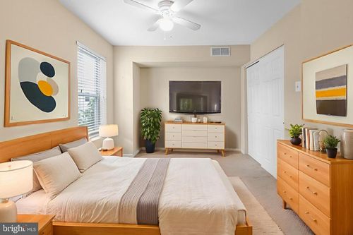 b-909 N 19th St, PHILADELPHIA, PA, 19130-1504 | Card Image