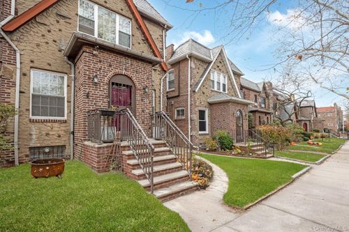 64 83rd Pl, Middle Village, NY, 11379-2435 | Card Image