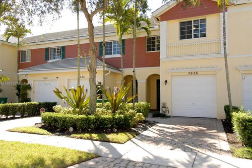 7636 Foxcroft Ln, Davie, FL, 33328-3813 | Card Image