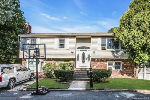 1 Karen Ct, Bayville, NY, 11709-1505 | Card Image