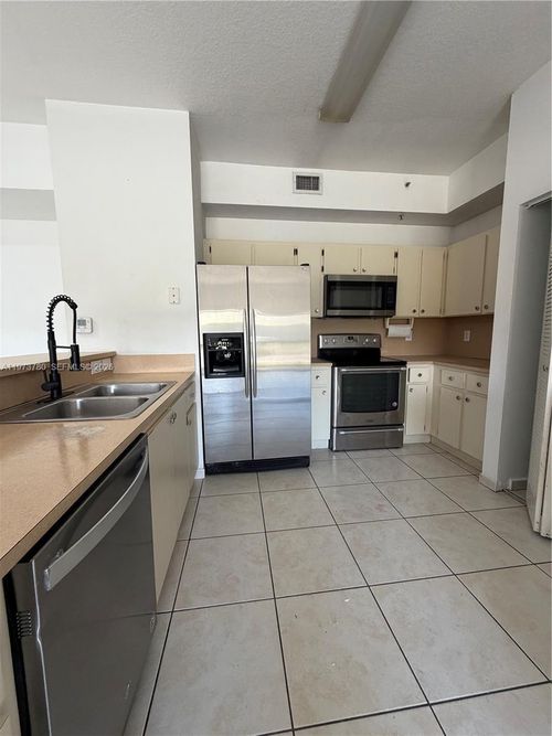 7-7290 Nw 114th Ave, Doral, FL, 33178-5576 | Card Image