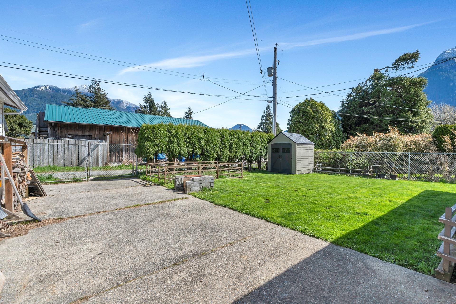 477 3 Rd Avenue, House other with 3 bedrooms, 2 bathrooms and 4 parking in Hope BC | Image 32