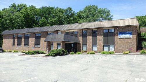 240 N Bluff Blvd, Clinton, IA, 52732-7160 | Card Image