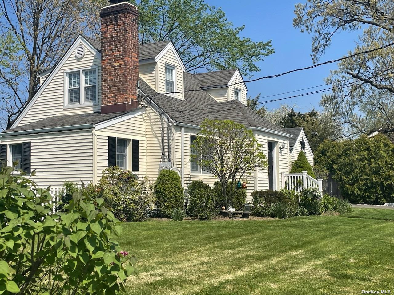Linhurst Pl, Rockville Centre, NY 11570