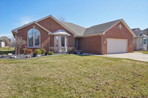 48302 Adams Dr, Macomb, MI, 48044-4941 | Card Image