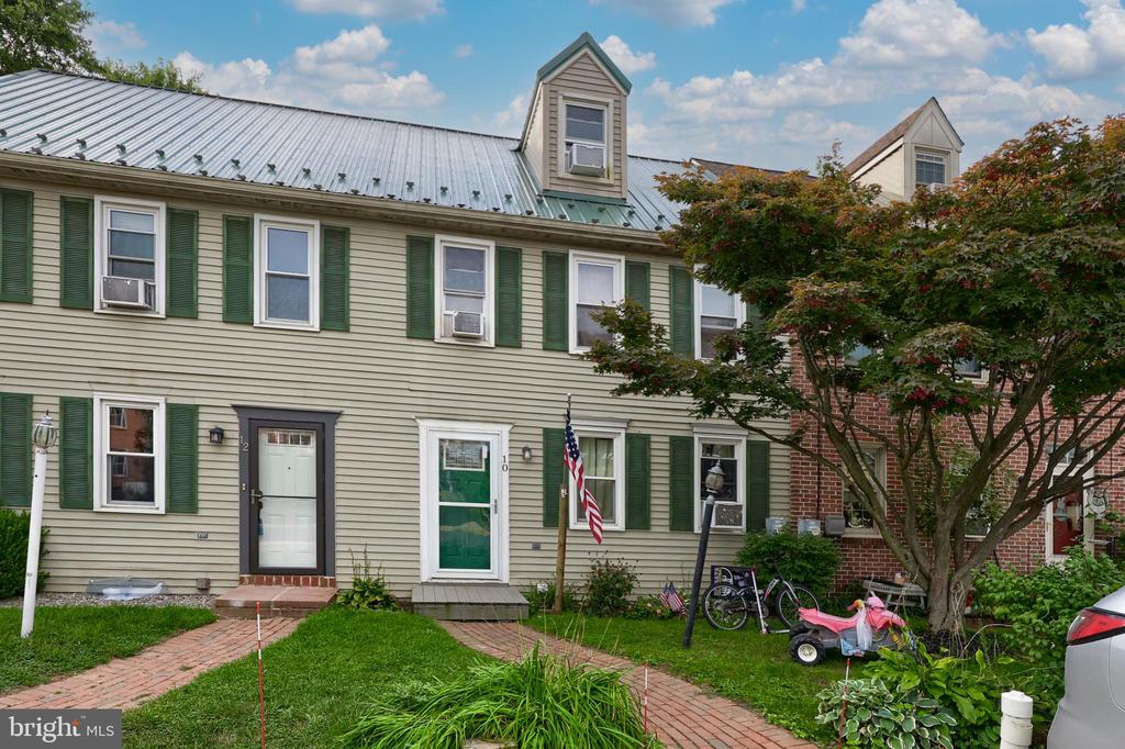 Hilldale Dr, Ephrata, PA 17522