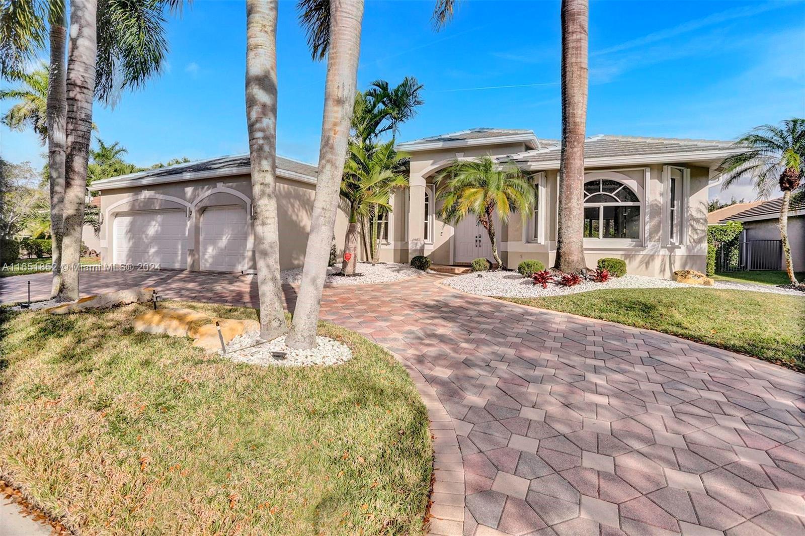 Oak Ridge Cir, Weston, FL 33331