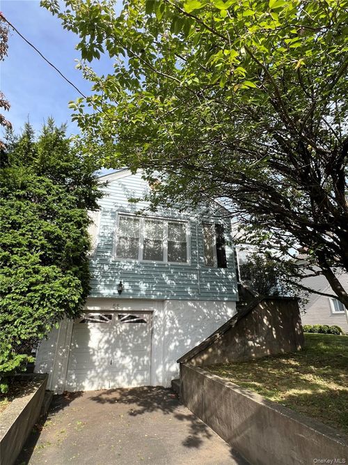 55 Macri Ave, West Harrison, NY, 10604-2722 | Card Image