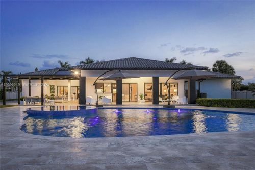 9995 Nw 131st St, Hialeah Gardens, FL, 33018-1674 | Card Image