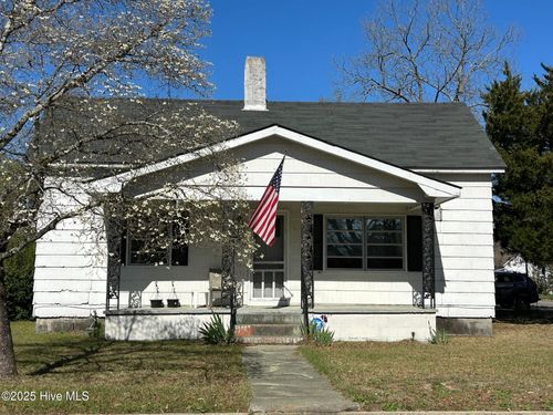 201 2nd St, Laurinburg, NC, 28352-4009 | Card Image