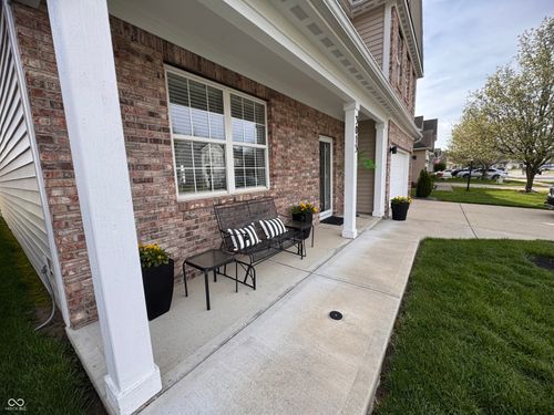 3015 Park View Dr, Columbus, IN, 47201-1433 | Card Image