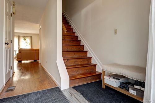 2 Spruce St, Pawling, NY, 12564-1514 | Card Image