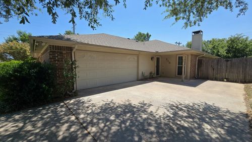 215 Mountainview Dr, Hurst, TX, 76054-3013 | Card Image