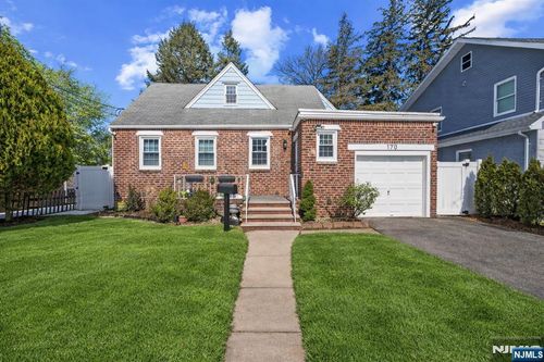 170 Clinton Ave, New Milford, NJ, 07646-3254 | Card Image