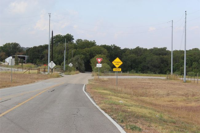1567 Boggy Creek Rd, House other with 3 bedrooms, 2 bathrooms and 4 parking in Lockhart TX | Image 14