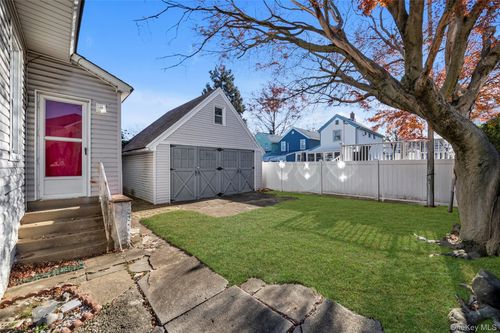 149 9th Ave, Whitestone, NY, 11357-1639 | Card Image