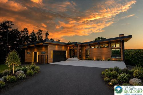 265 La Montage Dr, Palmerton, PA, 18071-4003 | Card Image