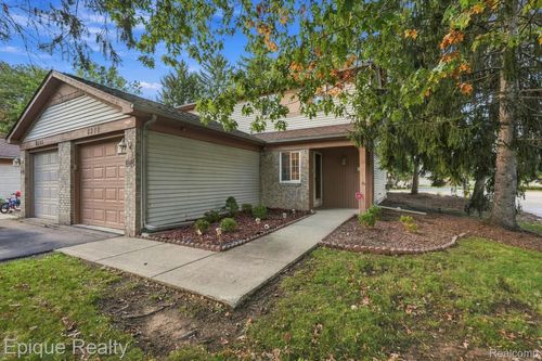 12-6379 Hunter Pointe St, Westland, MI, 48185-6683 | Card Image