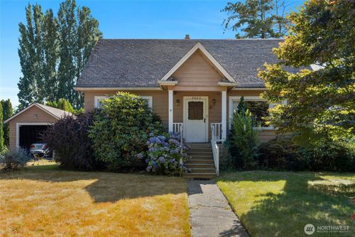 9002 Corliss Ave N, Seattle, WA, 98103-4140 | Card Image