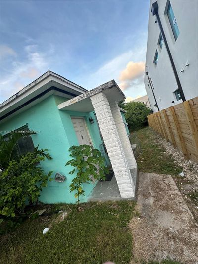 3111 Plaza St, House other with 2 bedrooms, 2 bathrooms and null parking in Miami FL | Image 2