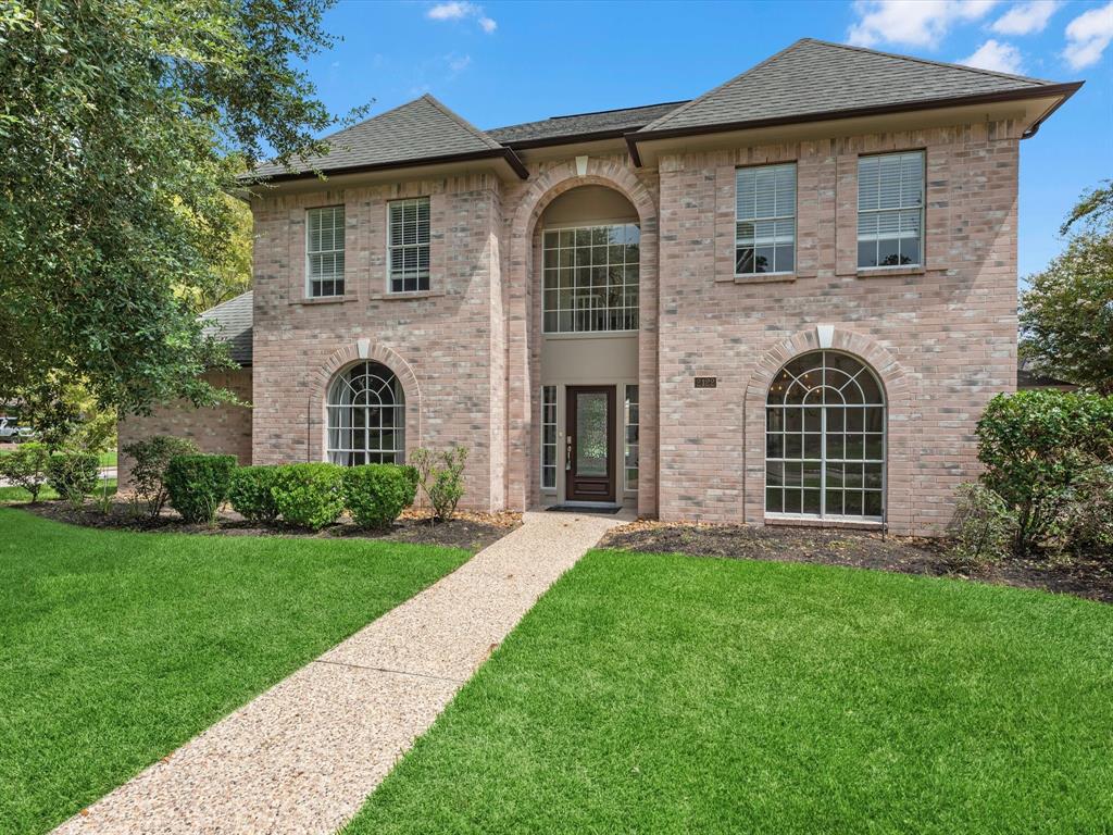 Mountain Lake Dr, Kingwood, TX 77345