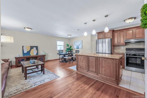 45-21 Iris Ln, Great Neck, NY, 11020-1063 | Card Image