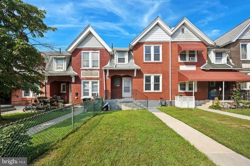 33 Maple St, MARCUS HOOK, PA, 19061-4615 | Card Image