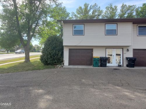 1832 E Divide Ave, Bismarck, ND, 58501-2158 | Card Image