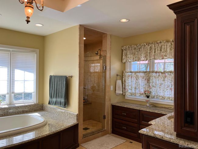 645 Lone Pine Rd, House other with 3 bedrooms, 5 bathrooms and null parking in Bloomfield Hills MI | Image 14