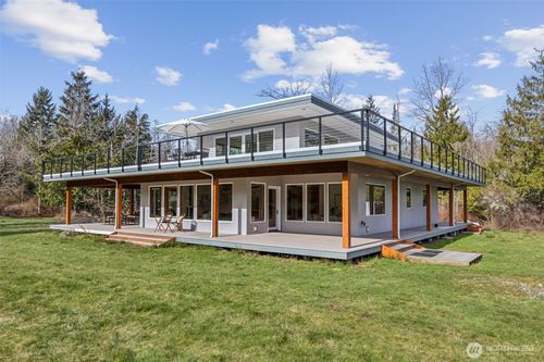 5233 Pheasant Run Ln, Anacortes, WA, 98221-8952 | Card Image