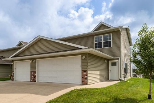1824 Daniel Ln Ne, Stewartville, MN, 55976-1685 | Card Image