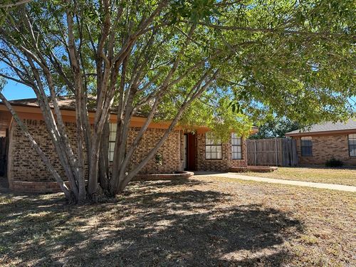 2402 Idlewilde Dr, Midland, TX, 79707-6117 | Card Image